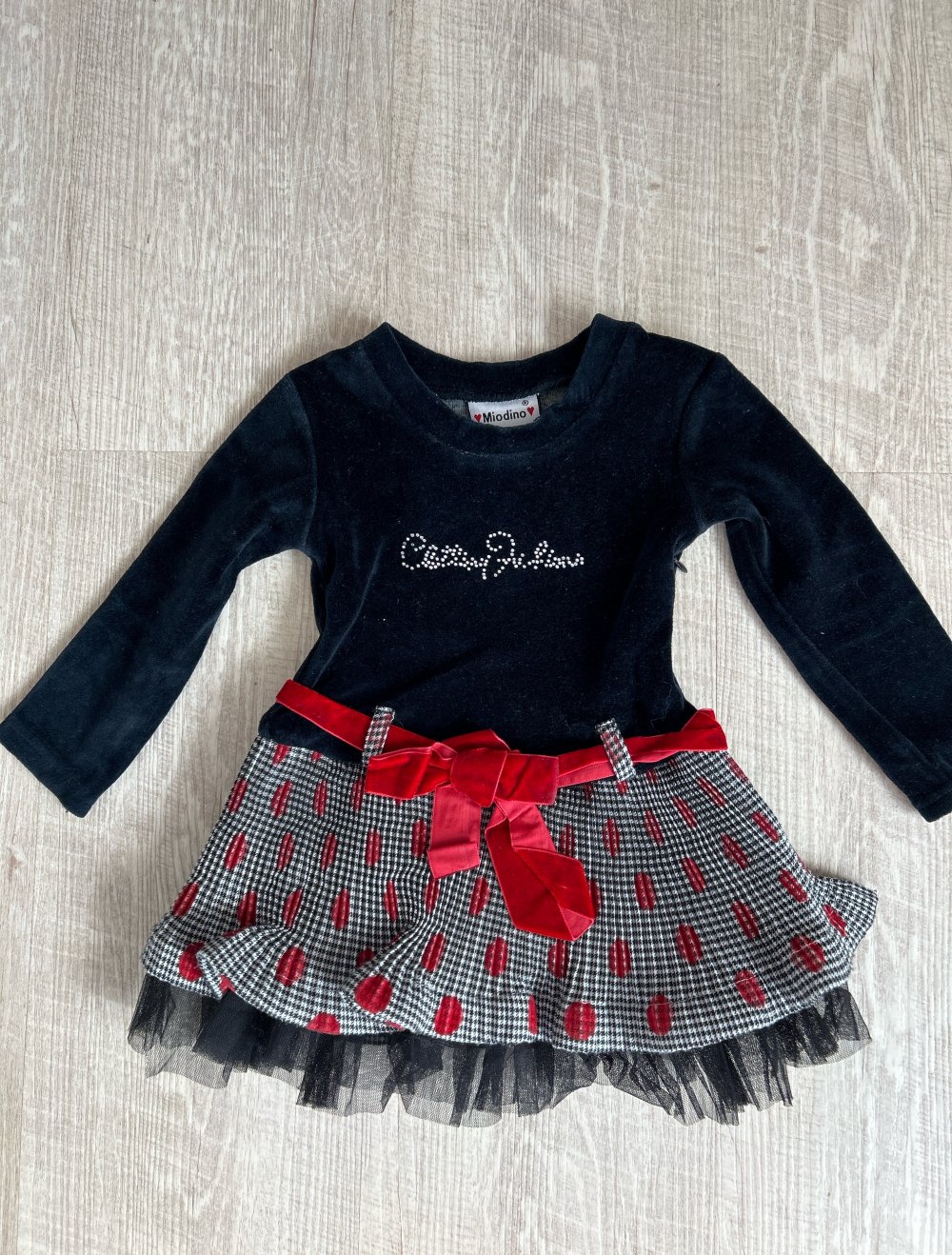 ein sehr schickes Kleid zum ausgehen angenehm zum Tragen, für Mädchen mit unter Rock