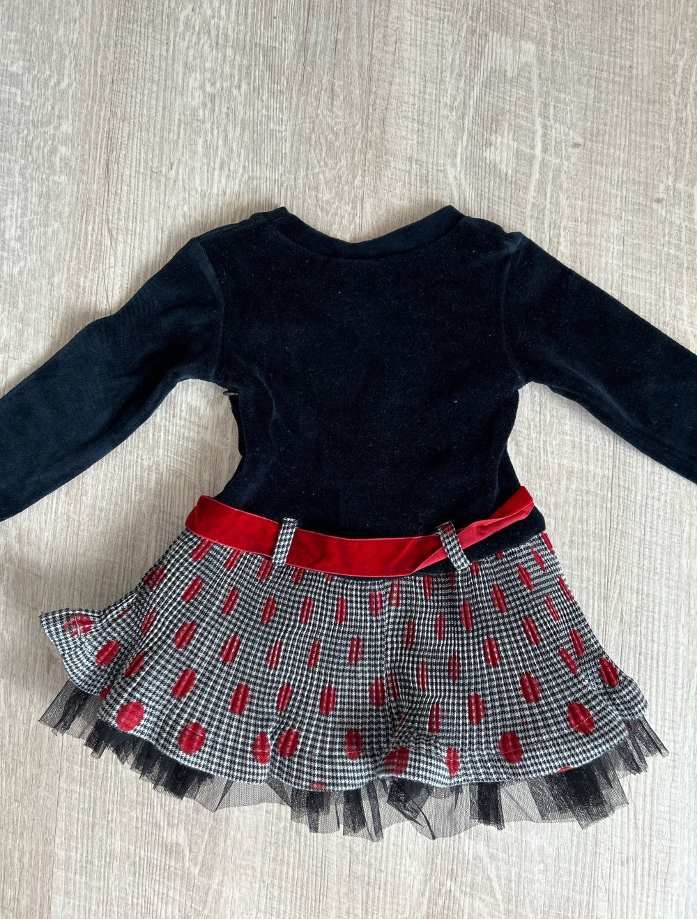 ein sehr schickes Kleid zum ausgehen angenehm zum Tragen, für Mädchen mit unter Rock