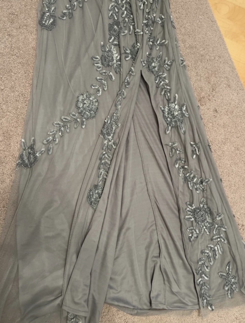 Kleid mit Pailletten NEU