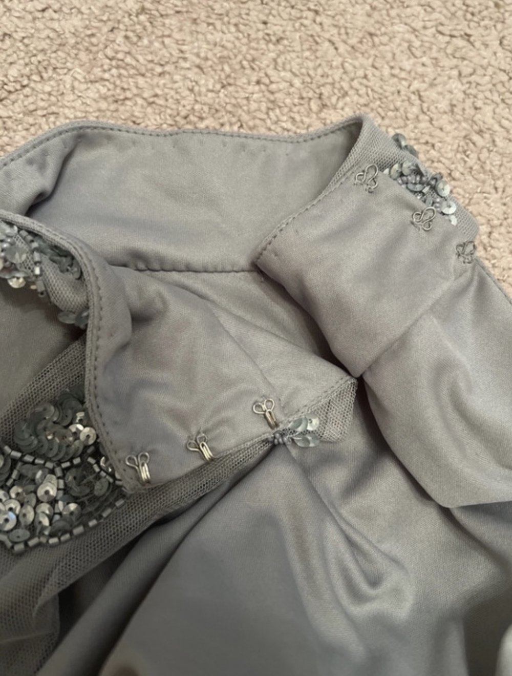 Kleid mit Pailletten NEU