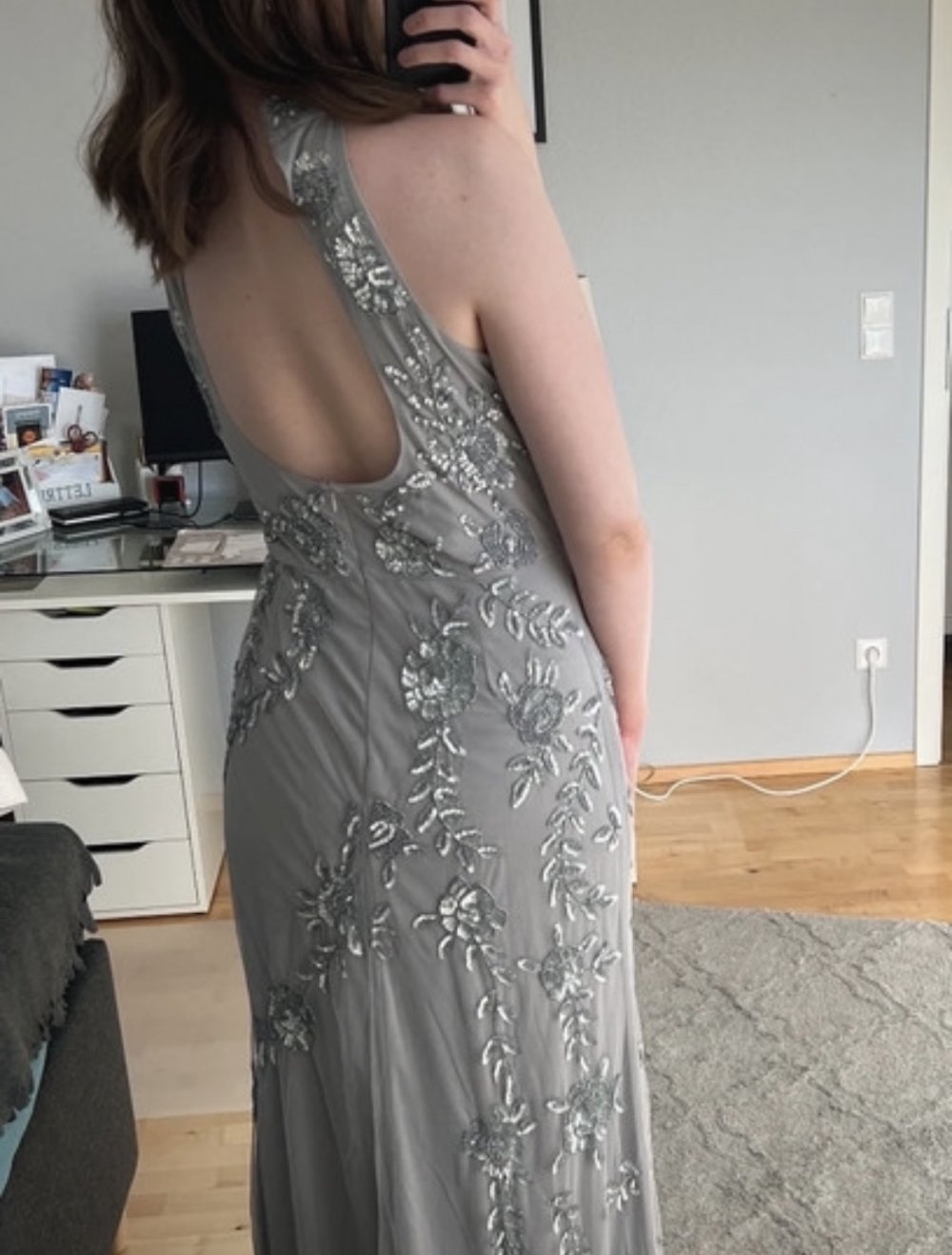 Kleid mit Pailletten NEU