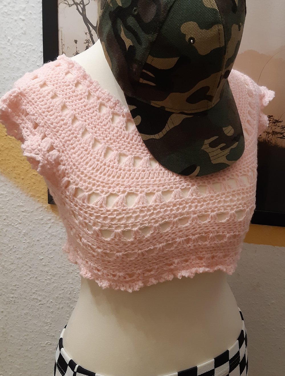 Top in pink handmode