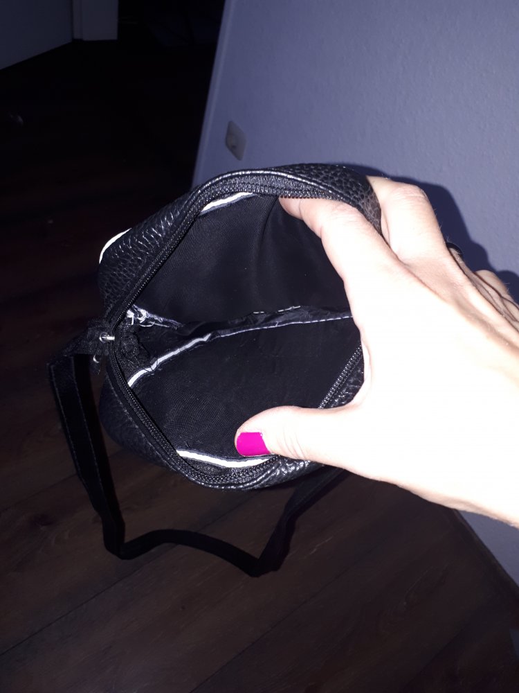 Ich verkaufe eine sehr schöne, neue Umhängetasche von adidas!