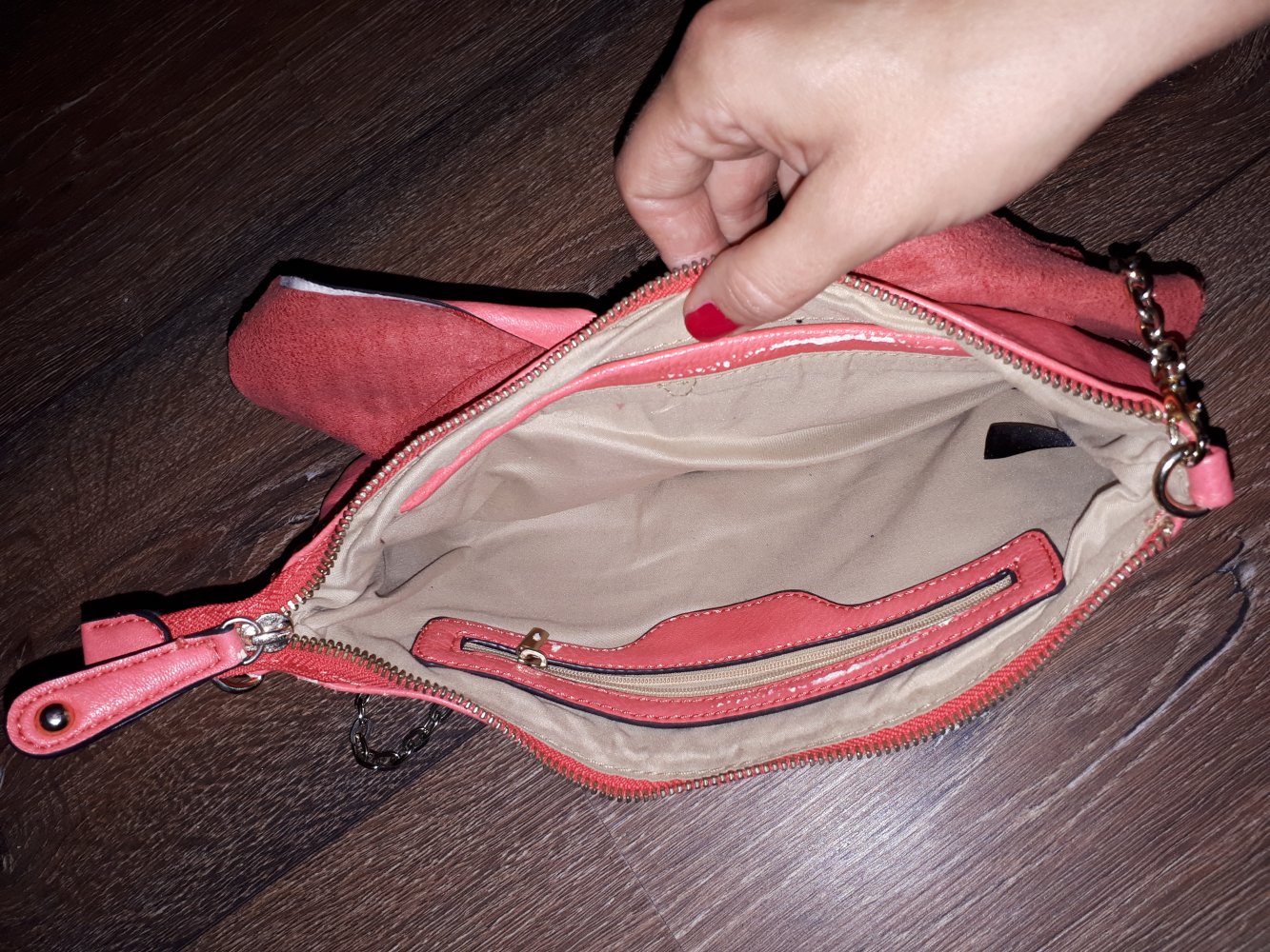 Ich verkaufe eine sehr schöne Tragetasche!