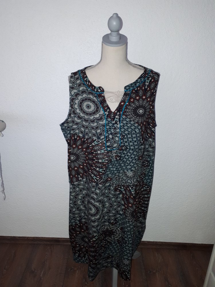 Neues Kleid in Größe XL von Laura Torelli!