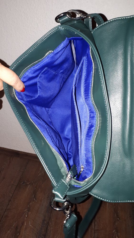 Ich verkaufe eine sehr schöne, neue Umhängetasche von United Colors of Benetton!