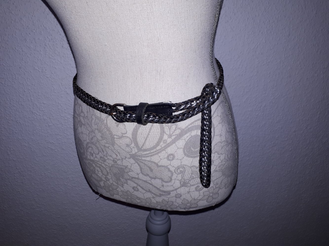 Ich verkaufe einen sehr schöne Echt Leder Gürtel in Größe S/90!