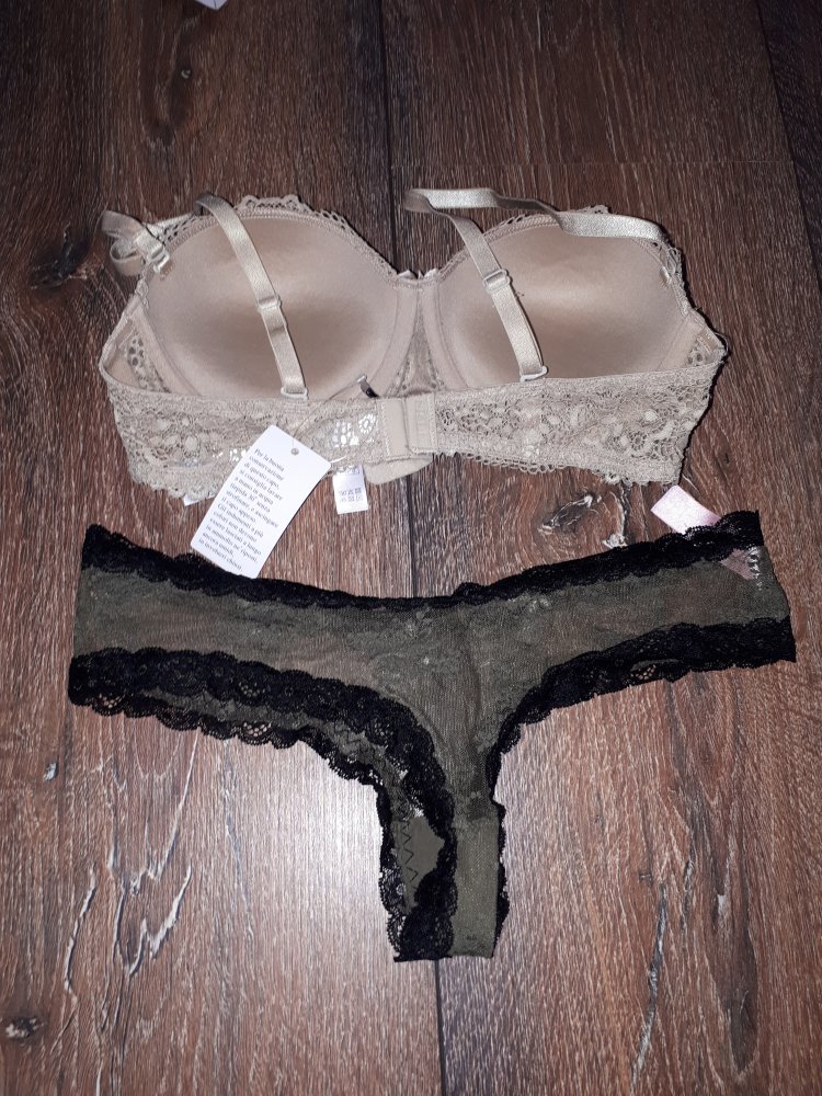 neuen Pusch Up BH in Größe 75B von Stelei +Gratis Slip in Größe S von Hunkemöller!