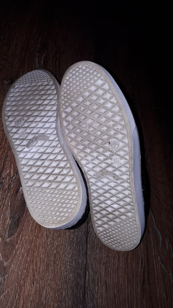  Paar sehr schöne Slipper in Größe 39 von Chiara Ferragni!