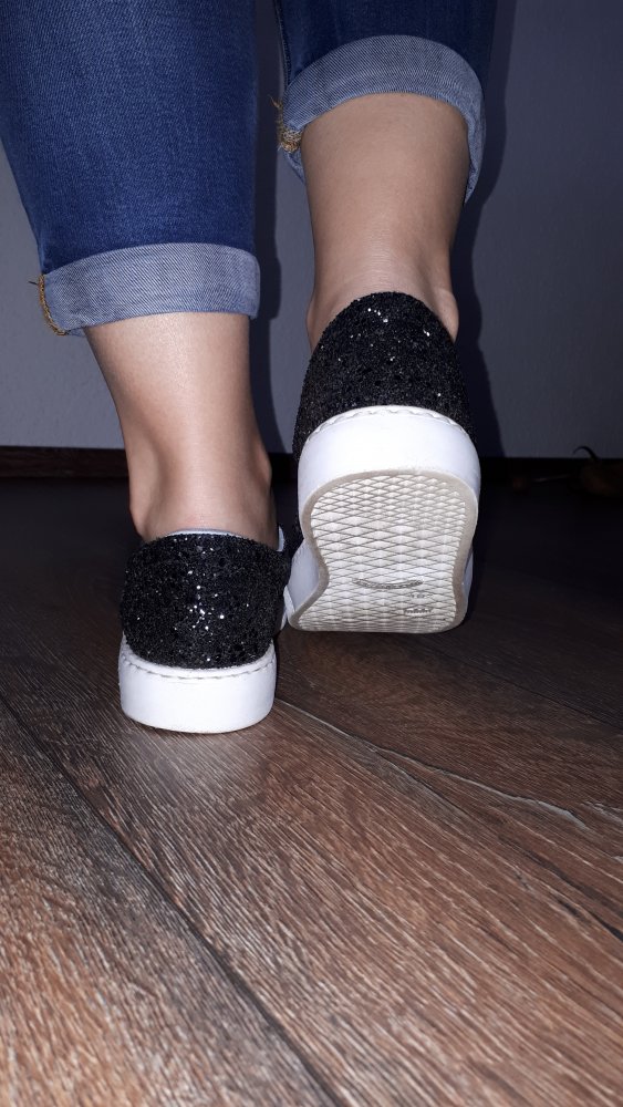  Paar sehr schöne Slipper in Größe 39 von Chiara Ferragni!