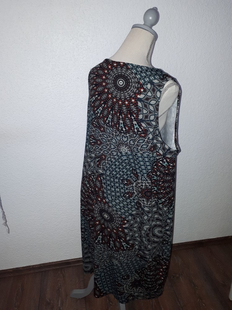 Neues Kleid in Größe XL von Laura Torelli!