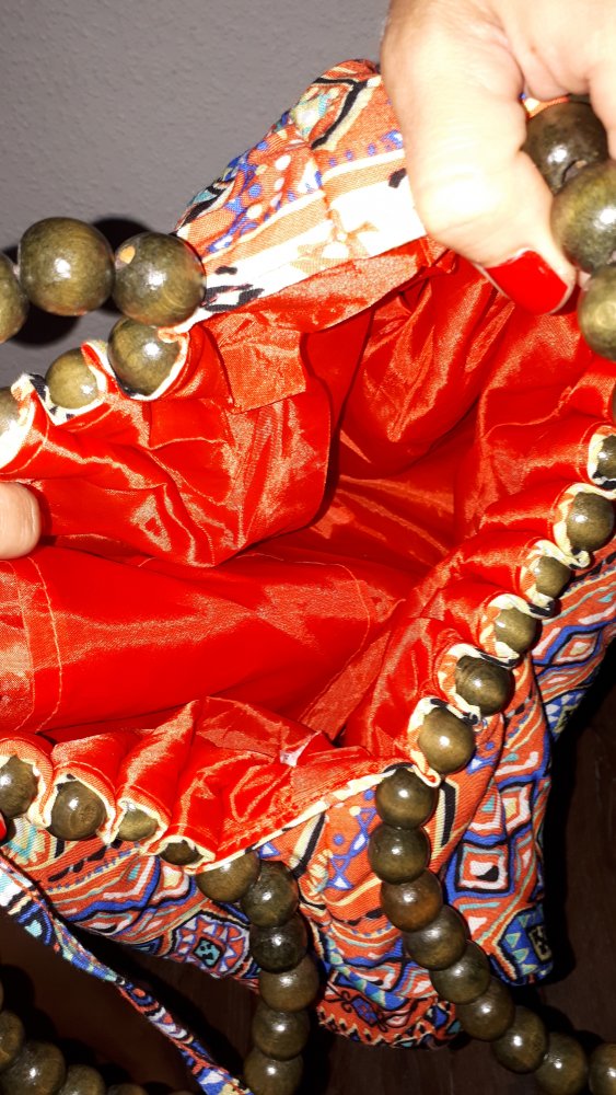 Ich verkaufe eine sehr schöne Umhängetasche mit Holzperlengurt!