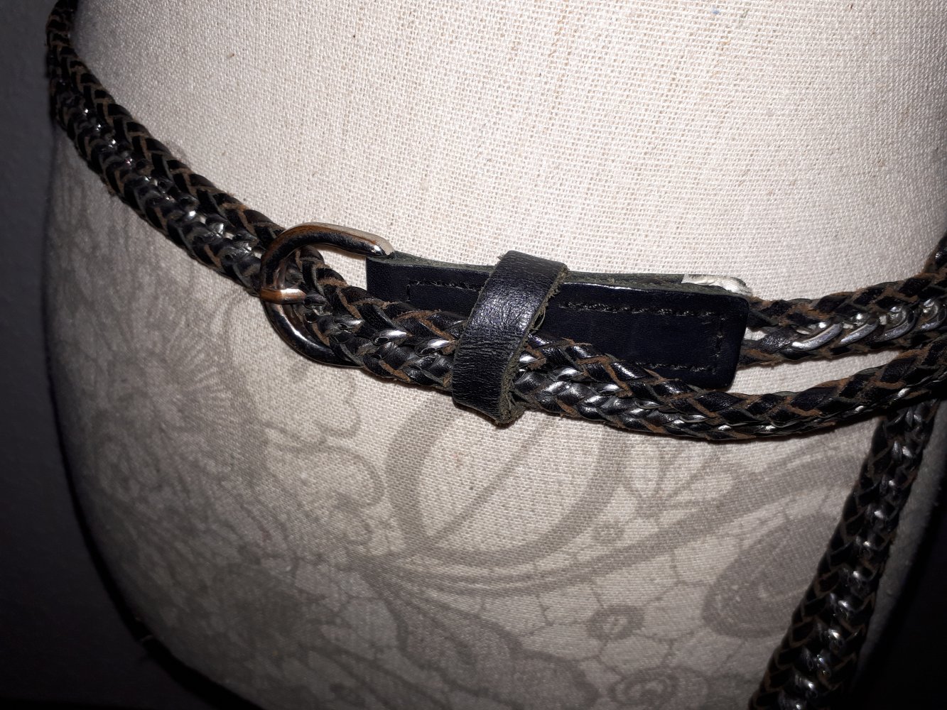 Ich verkaufe einen sehr schöne Echt Leder Gürtel in Größe S/90!