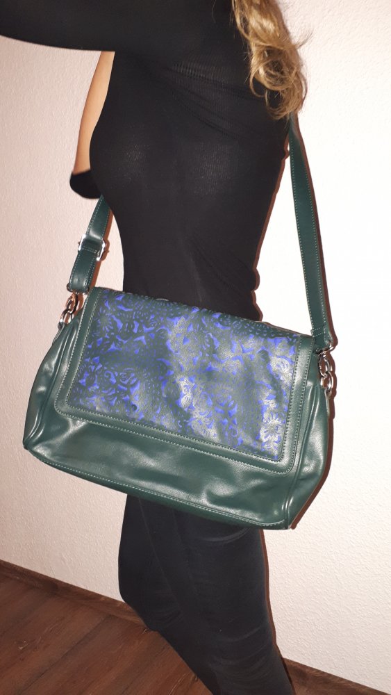 Ich verkaufe eine sehr schöne, neue Umhängetasche von United Colors of Benetton!