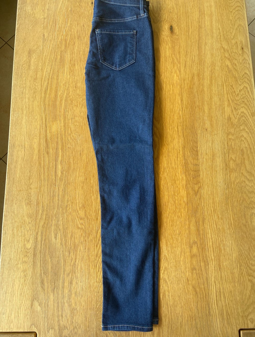 Dunkelblaue Jeans