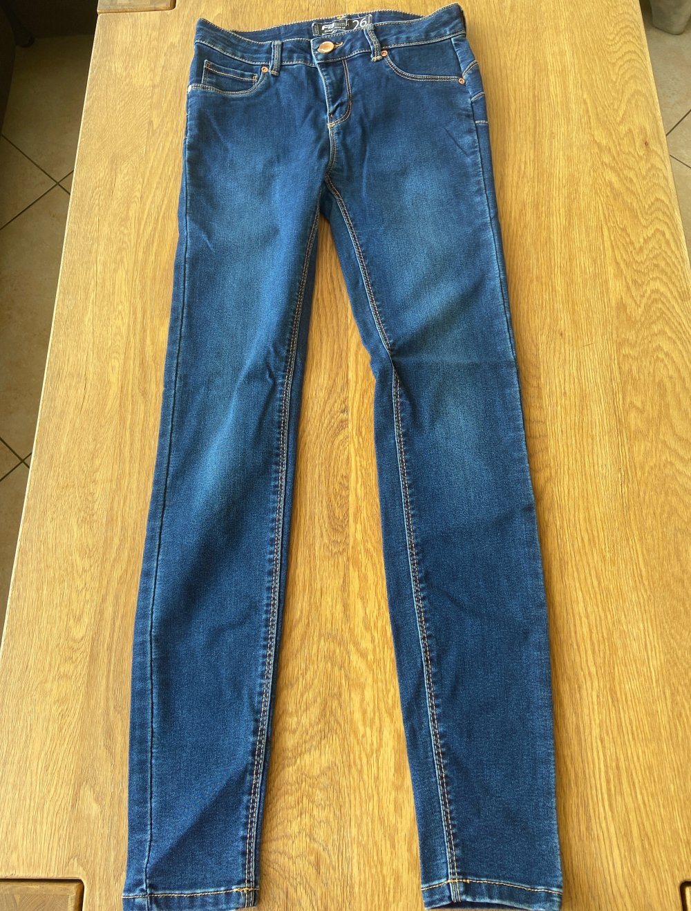 Dunkelblaue Jeans