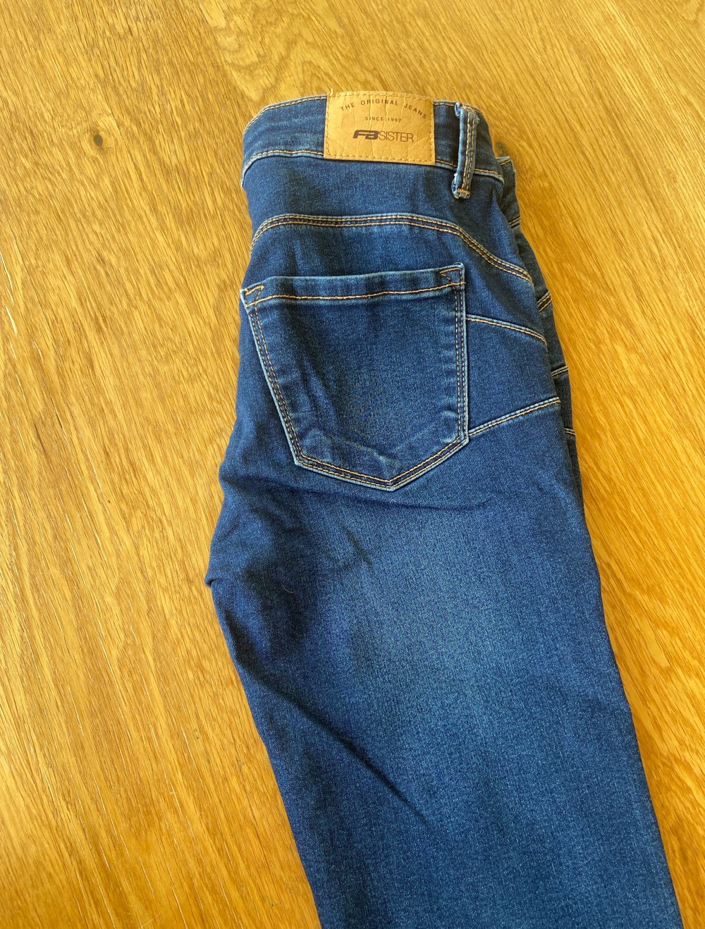 Dunkelblaue Jeans