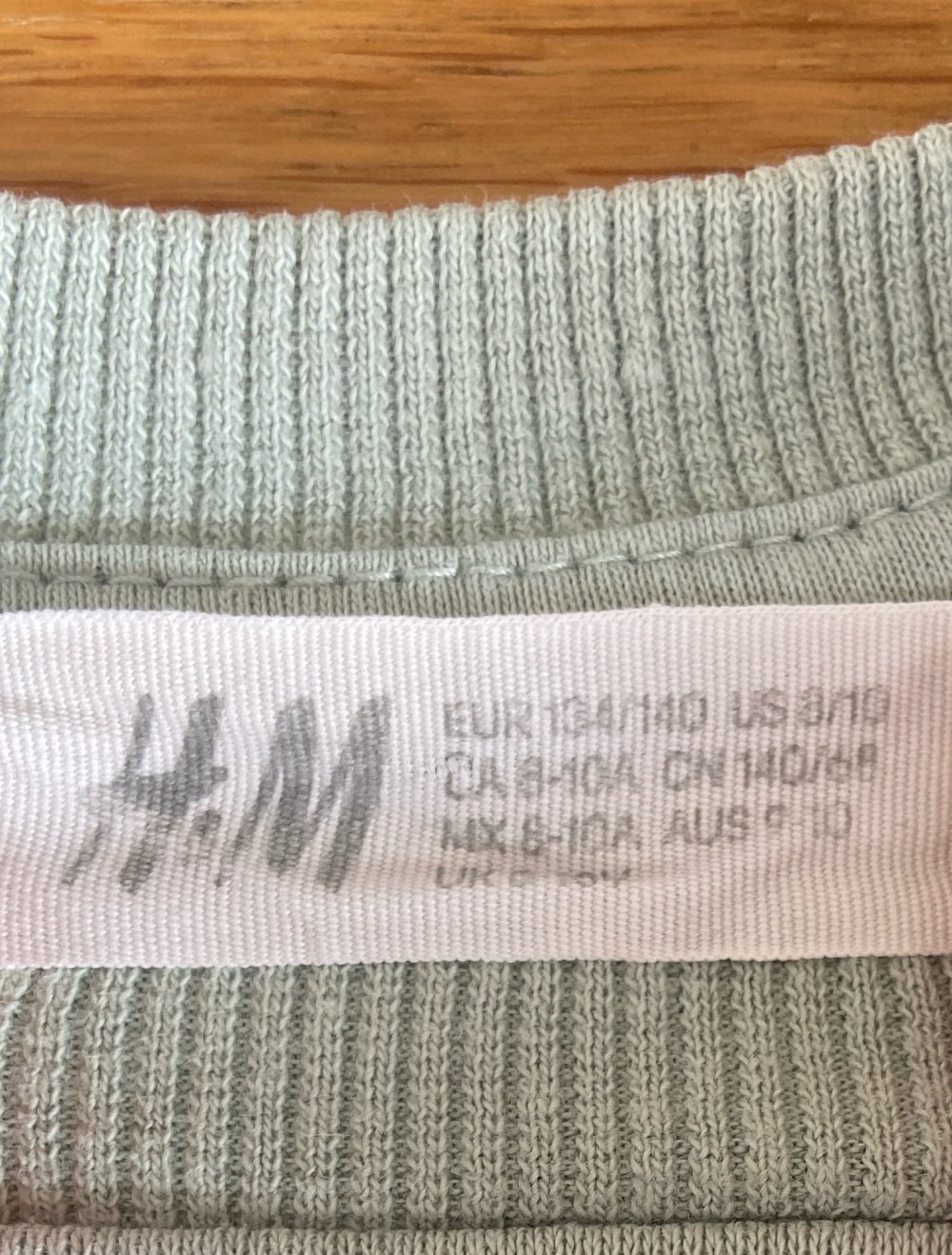 Kinderpollover mit Schmetterling