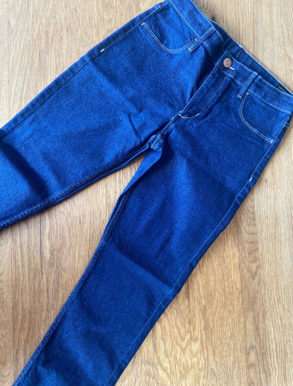 Dunkelblaue Jeans