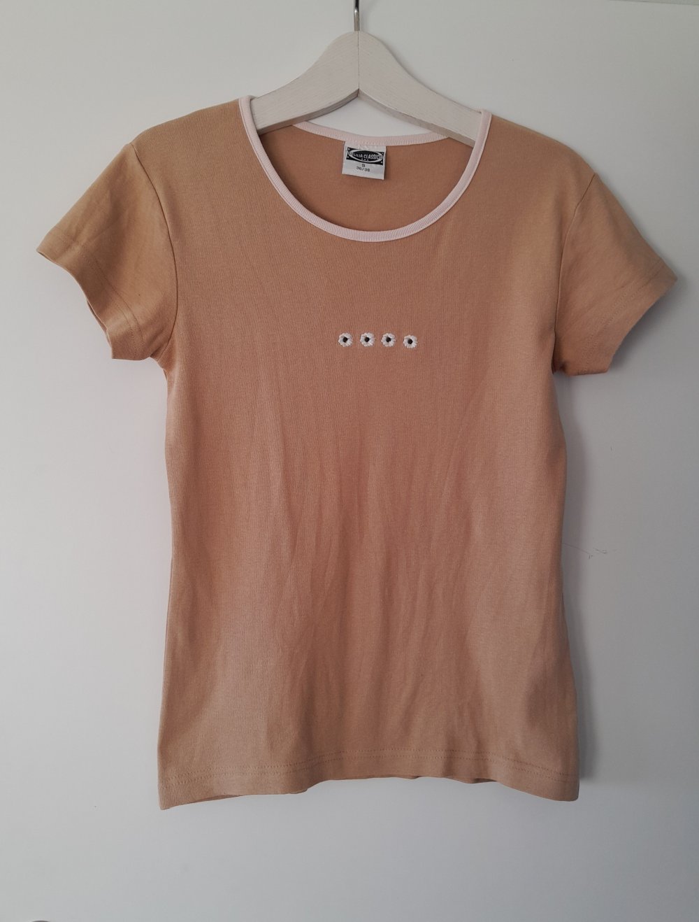 T-Shirt mit schöner Blümchenstickerei, NEU, Größe 36/38