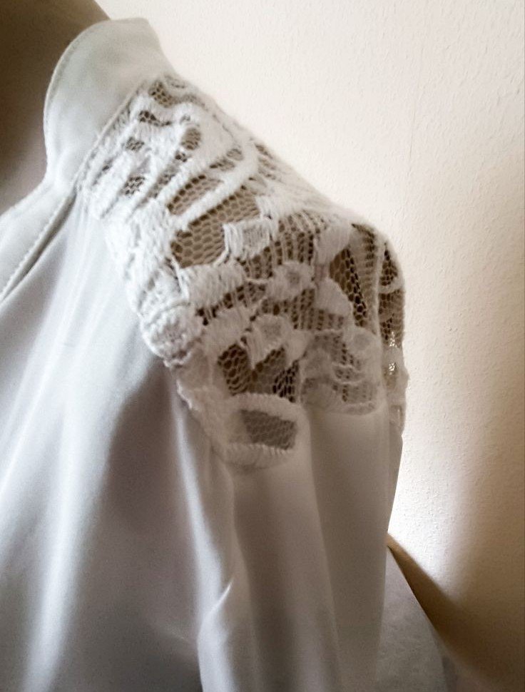 Bluse mit Spitze