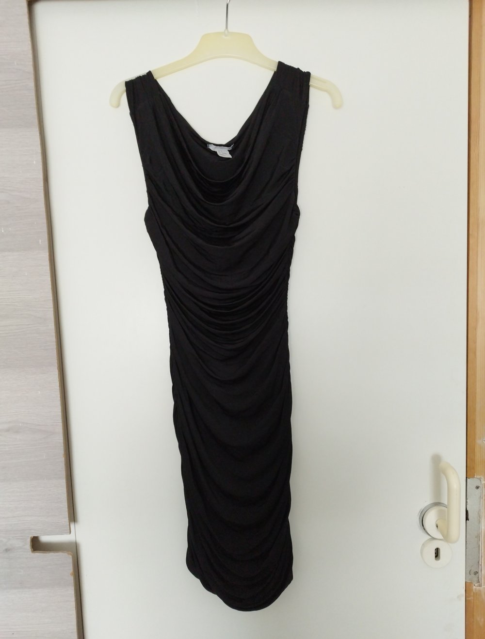 Schwarzes Kleid