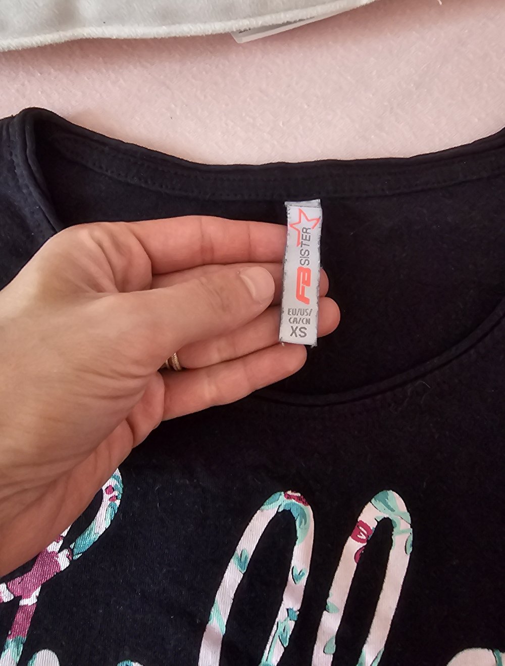 Sommer T-Shirt mit Text mit Blumenmuster, Größe XS