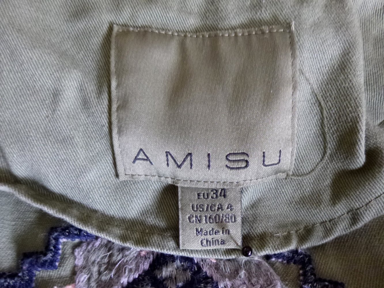  Amisu Jacke oliv mit Stickereien Gr. 34 mit Kapuze 100% Baumwolle