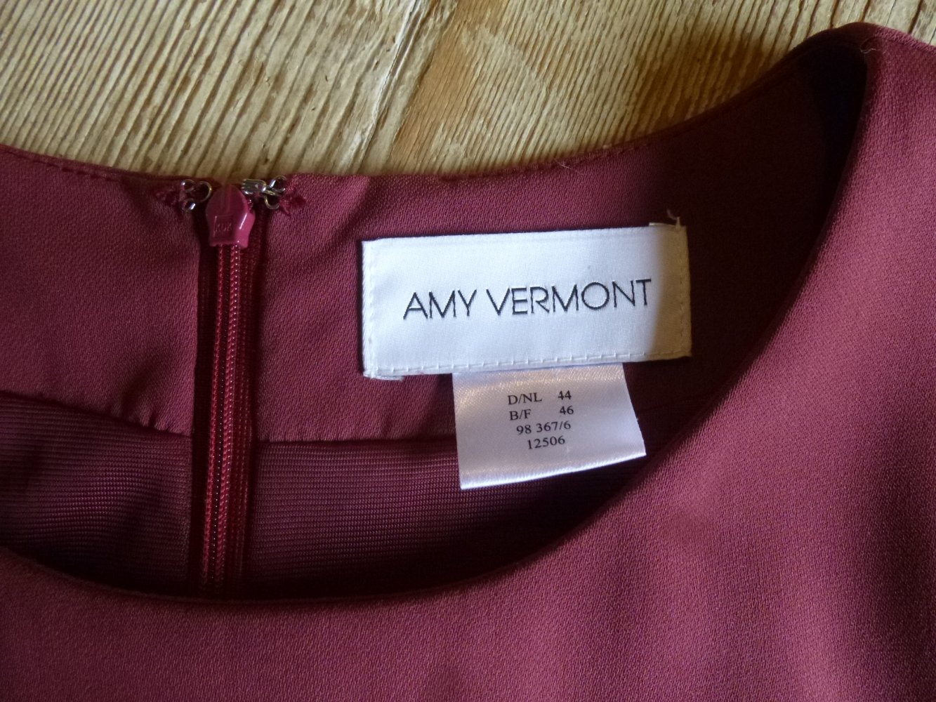  Amy Vermont Kleid rot Gr. 44 Kurzarm Stickerei