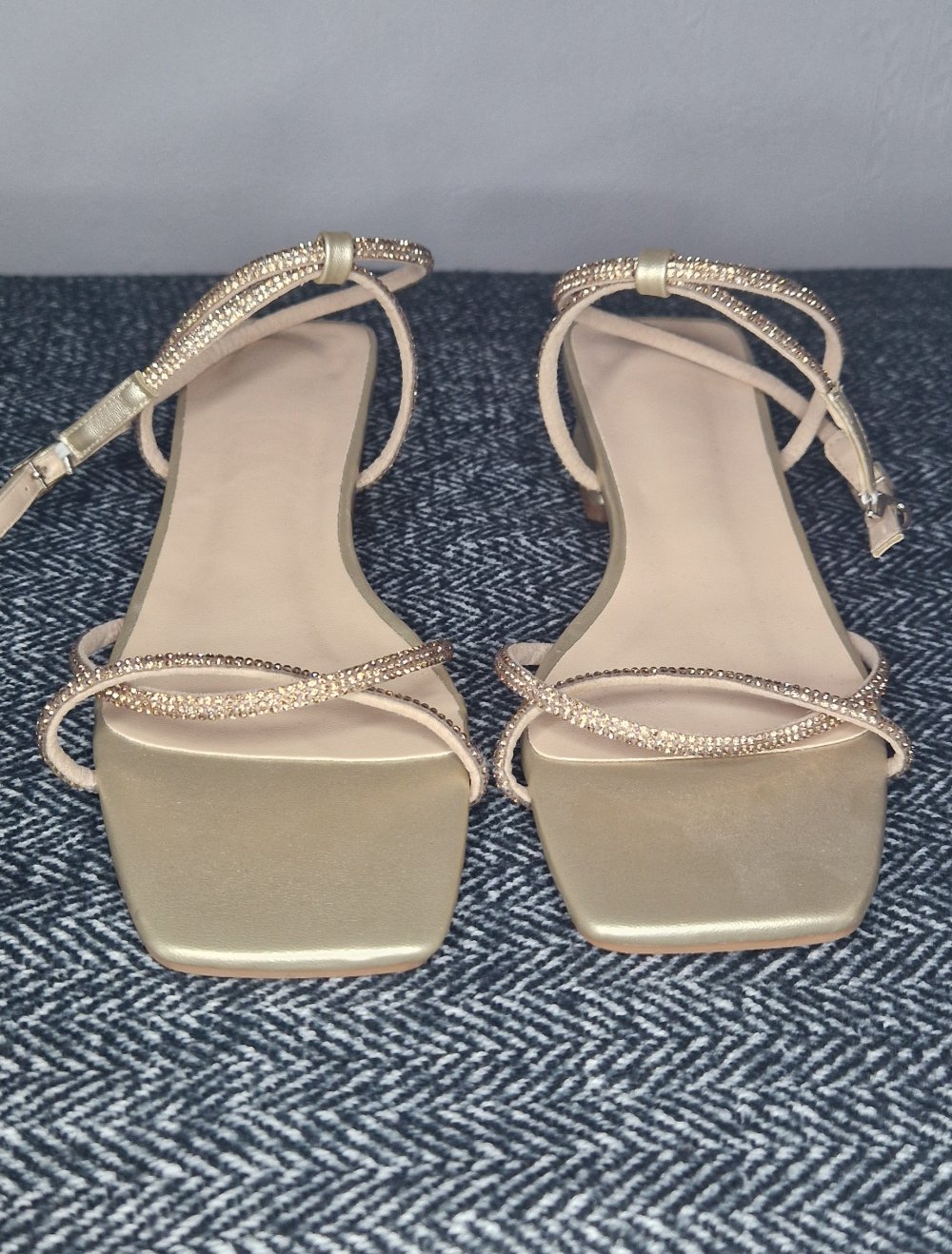 Sandaletten in Gold/Beige