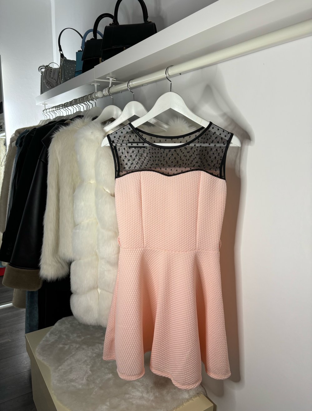 Rosa Kleid mit Spitze