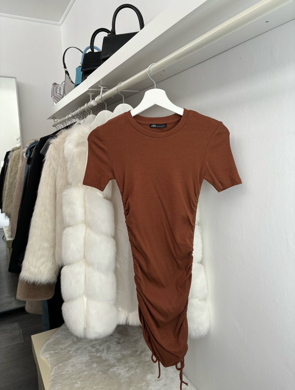 Basic Kleid Zara Schnüre