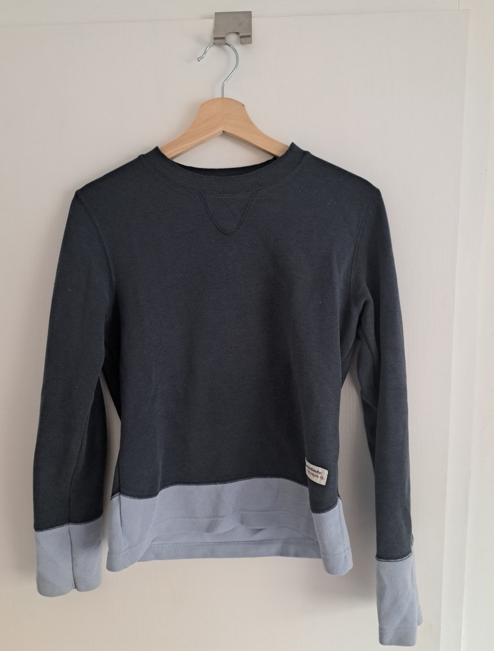 grauer Pulli