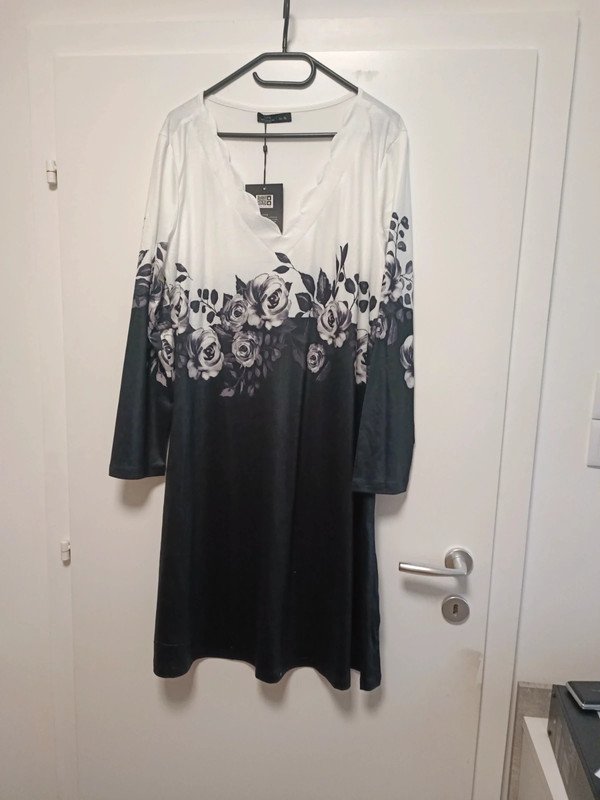 Langarm Kleid mit Blumenmotiv