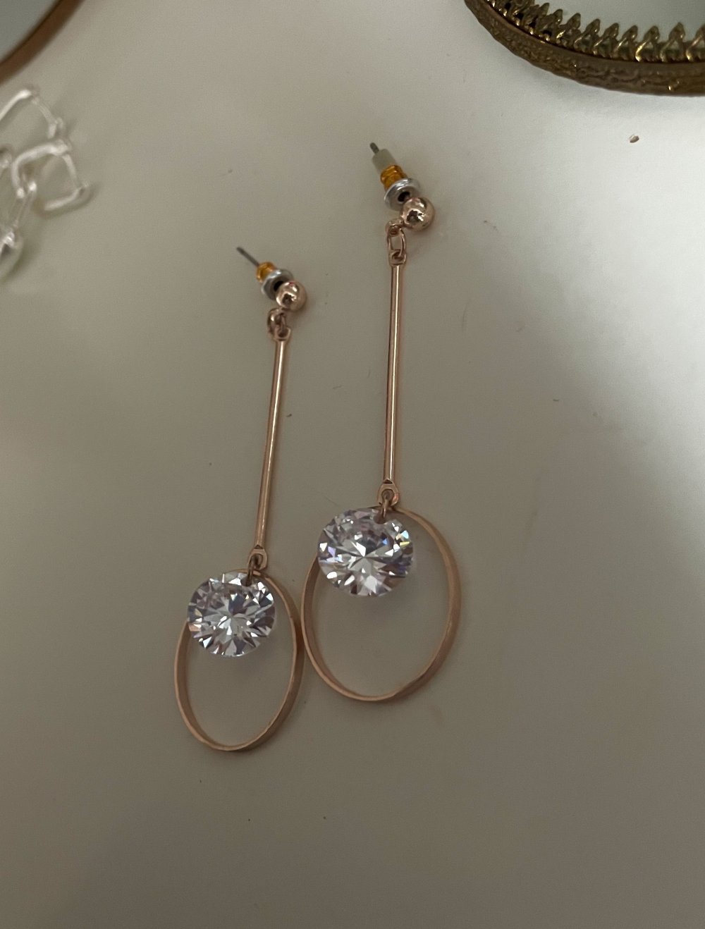 Wunderschöne Ohrringe funkelnd