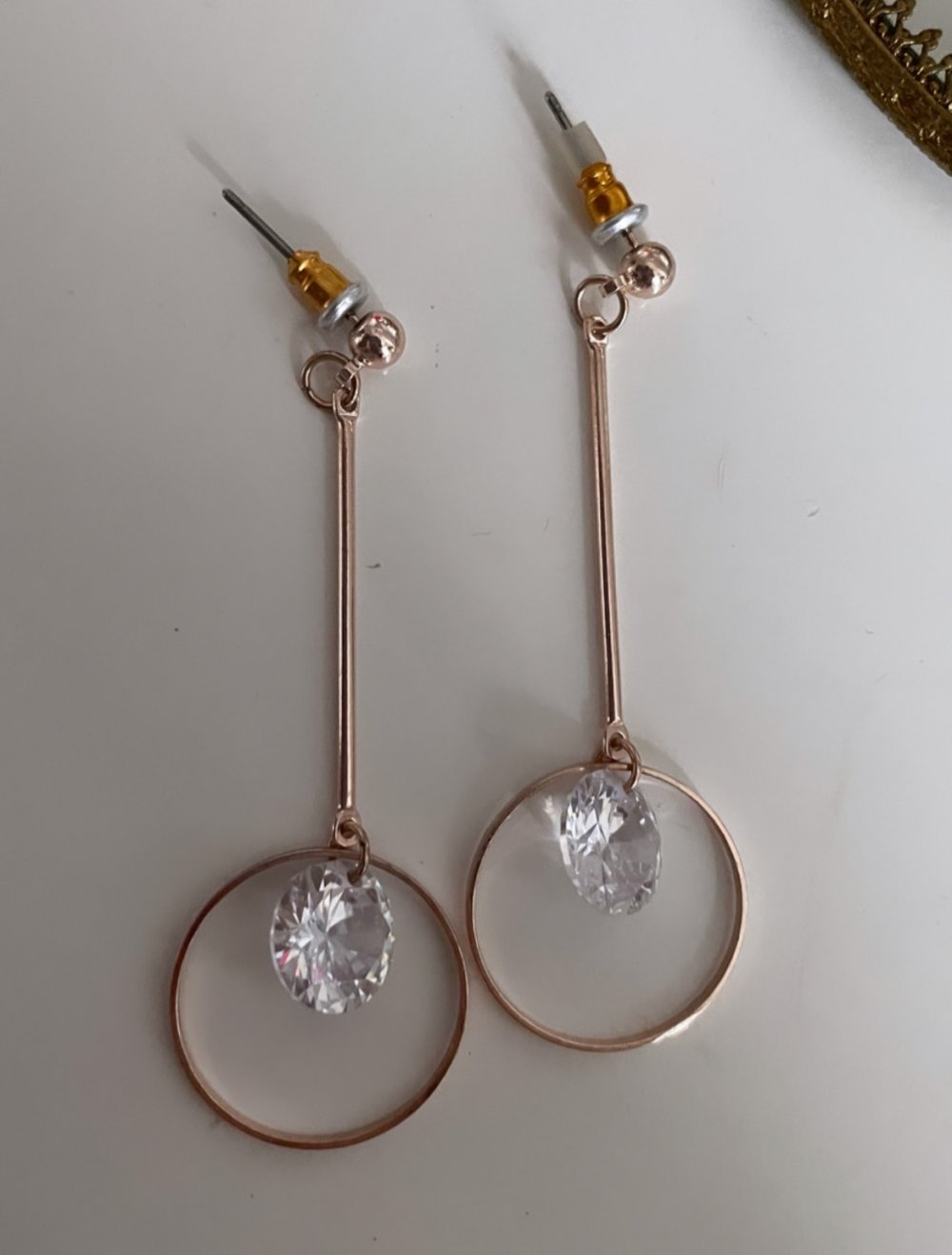 Wunderschöne Ohrringe funkelnd