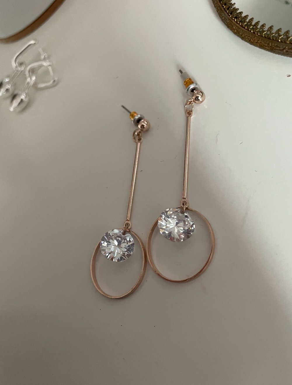 Wunderschöne Ohrringe funkelnd