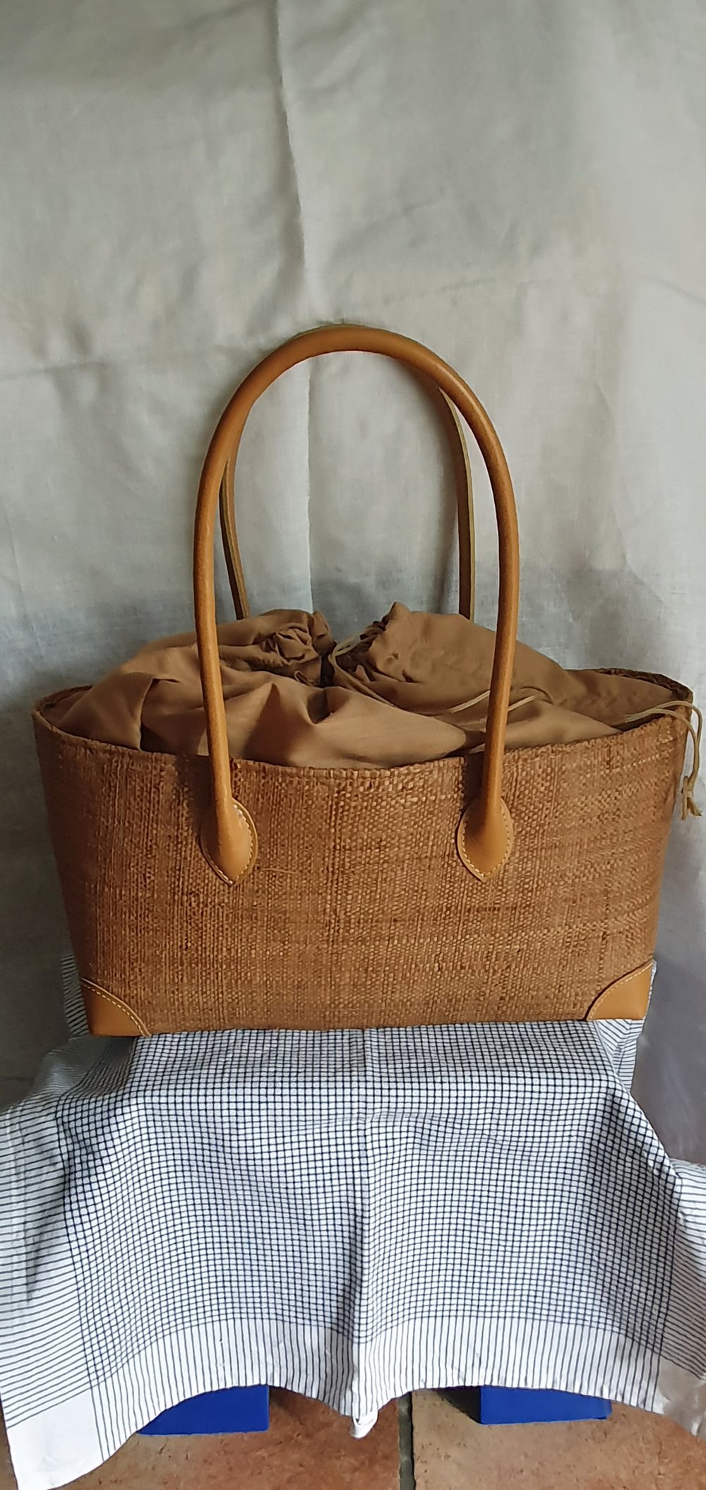 kleine Handbasttasche, senffarben