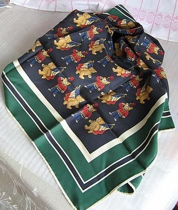 Seidentuch mit Bärenmotiv, fil à fil