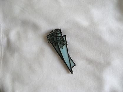 Damenbrosche mit Blattapplikation