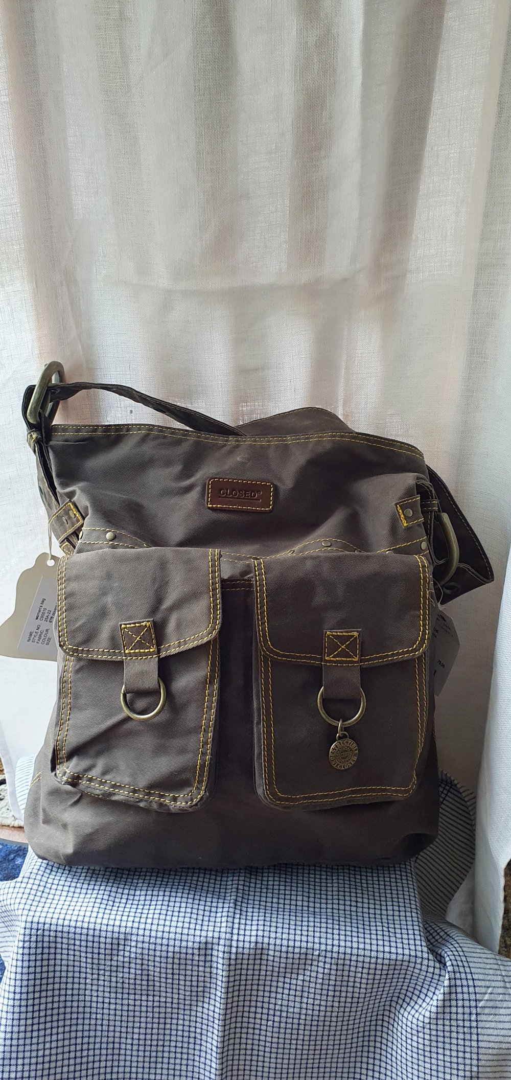 braune Schultertasche