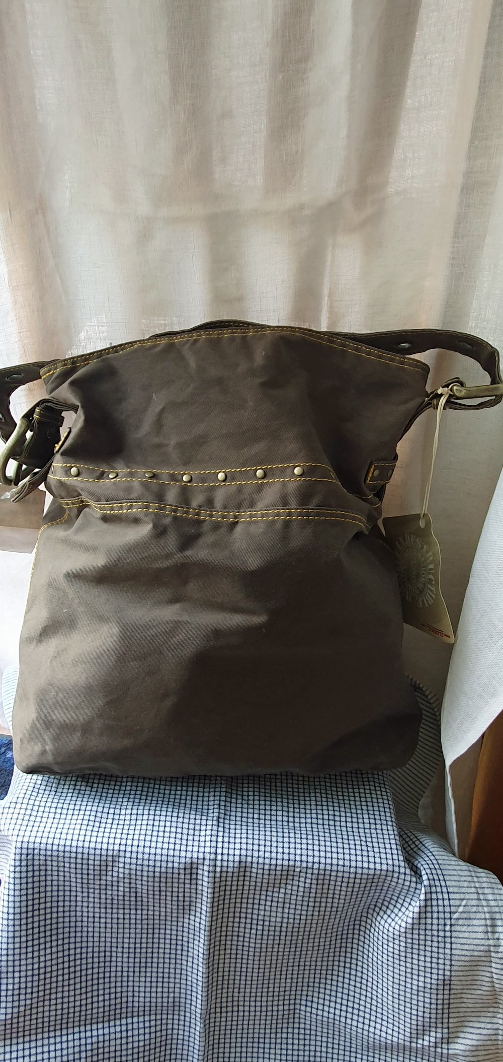 braune Schultertasche