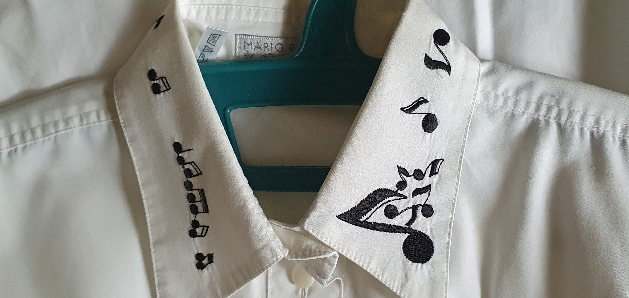 weiße Damenbluse mit Notenstickerei, Marke Mario Rosella