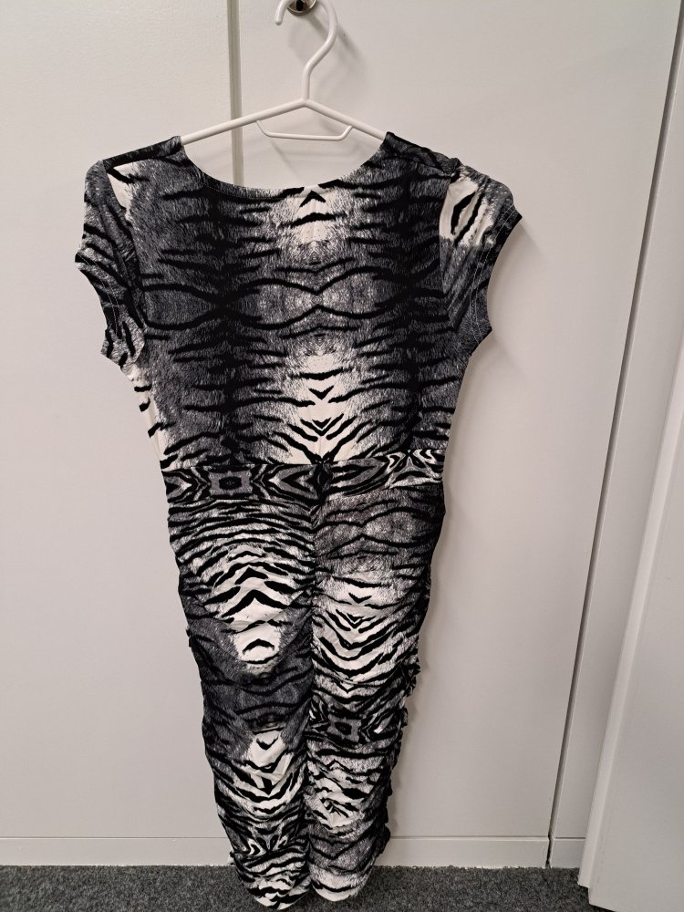 Schönen Sommerkleid/ Reffkleid 32/34 (neu) im Zebraprint