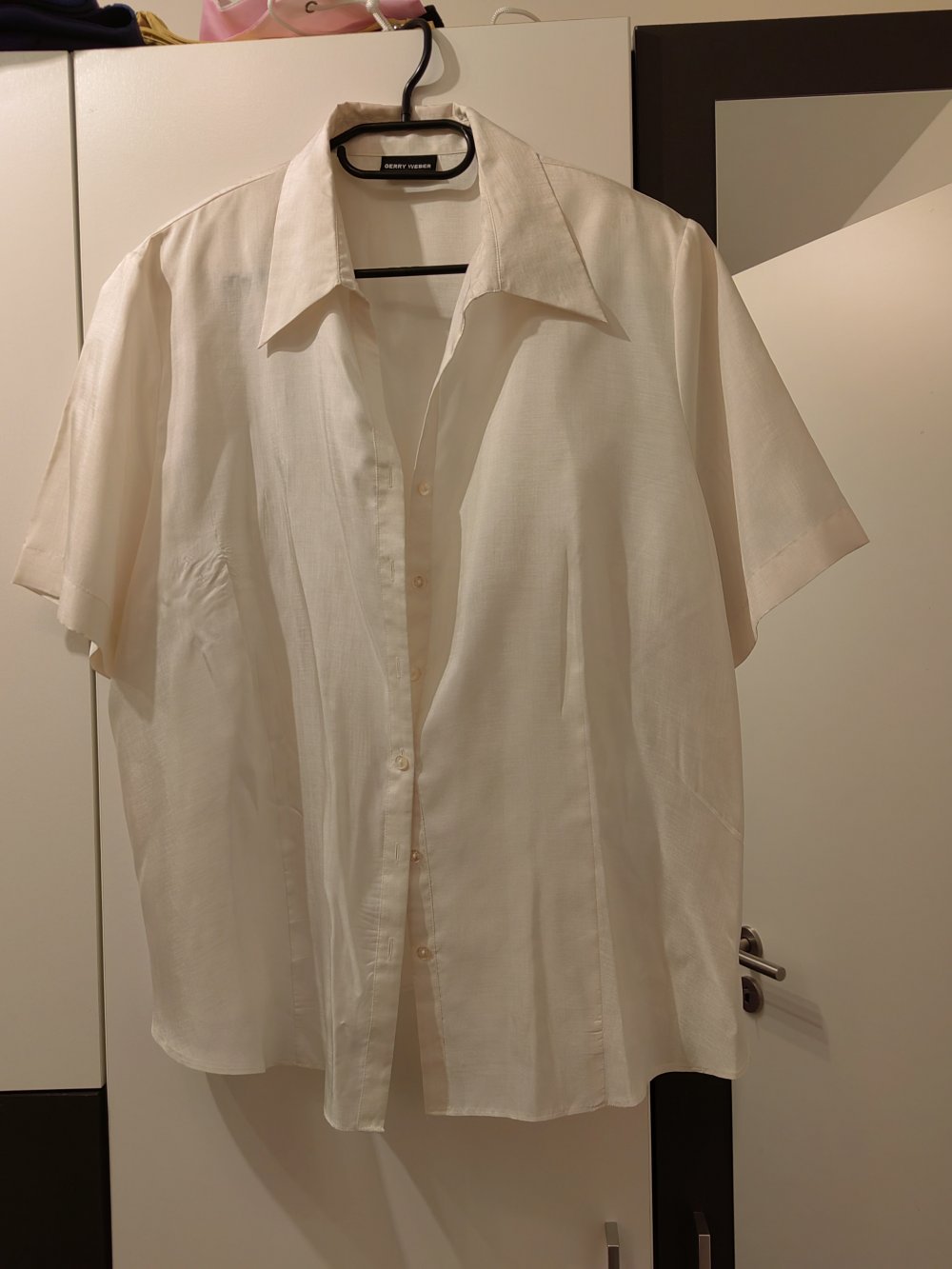 weiße Bluse leicht glänzend