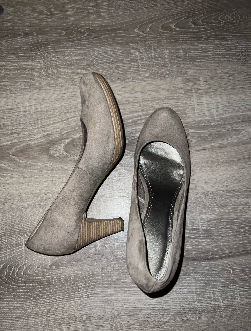 Graue, hohe Basic Schuhe