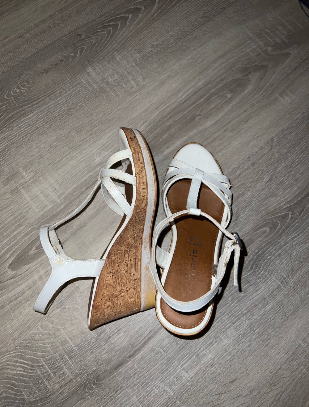 Elegante weiße Absatzschuhe für den Urlaub ?