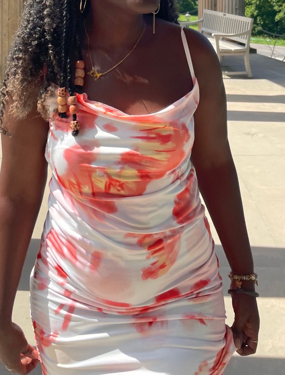 ärmelloses Minikleid mit offenem Rücken