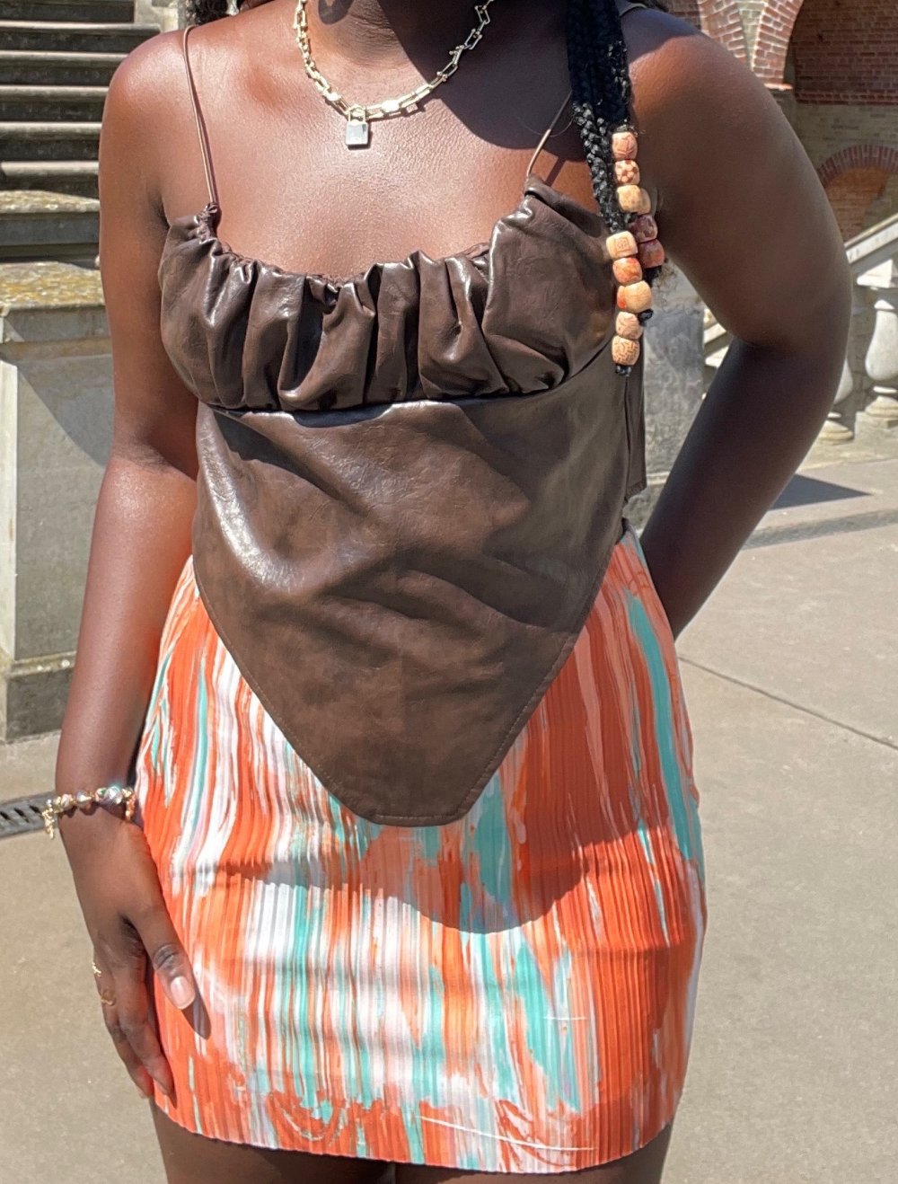 braunes Lederoberteil mit Trägern