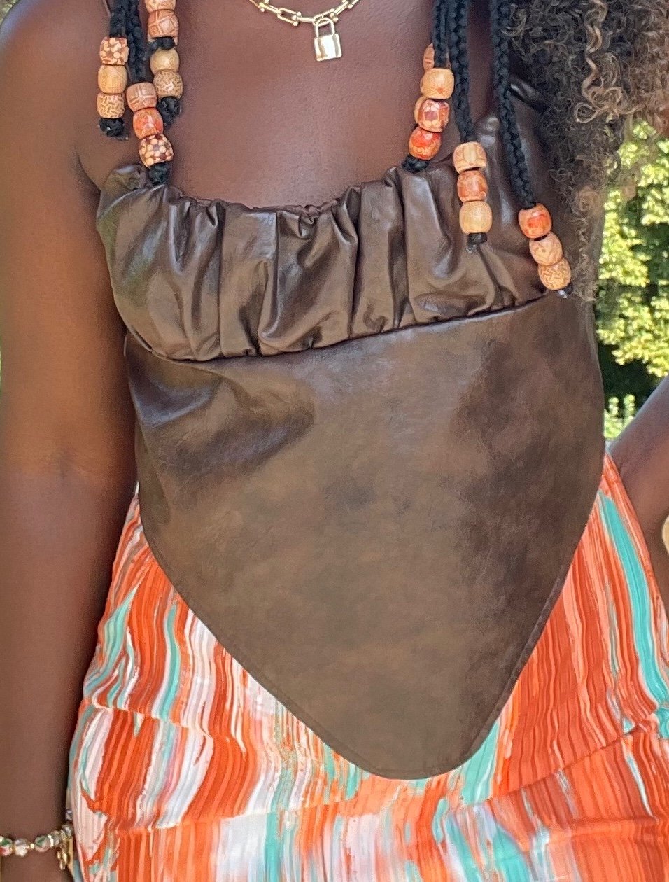 braunes Lederoberteil mit Trägern